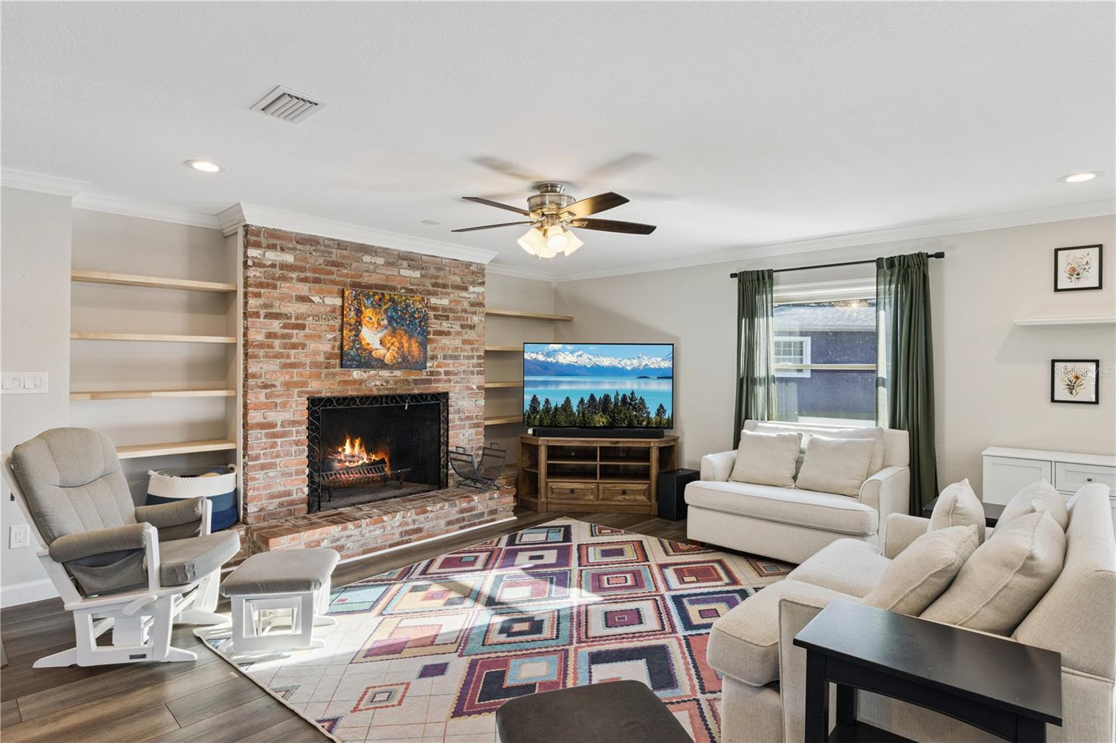 601 GREENBRIAR DR — photo 4