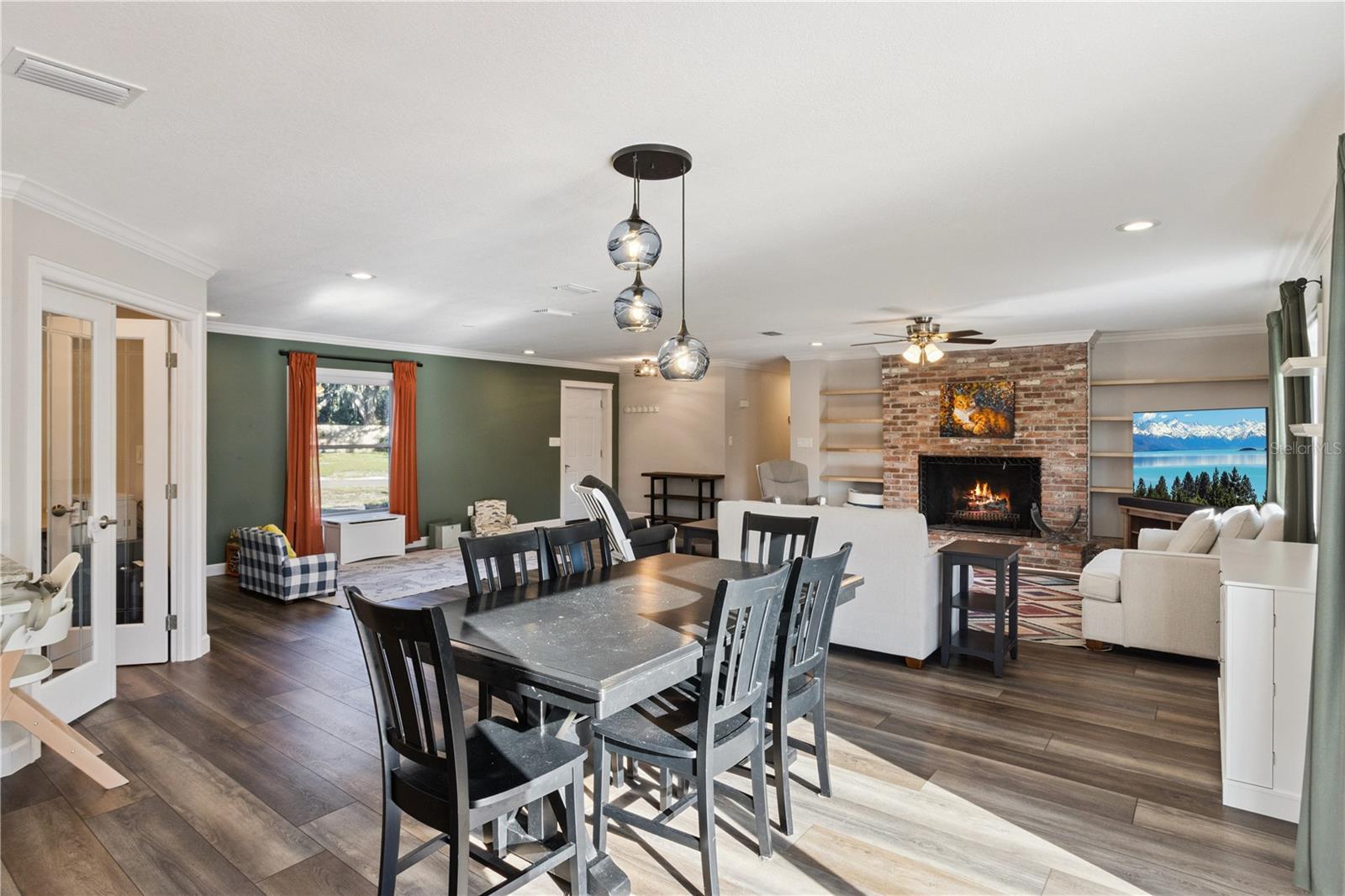 601 GREENBRIAR DR — photo 7