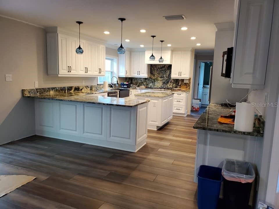 601 GREENBRIAR DR — photo 3