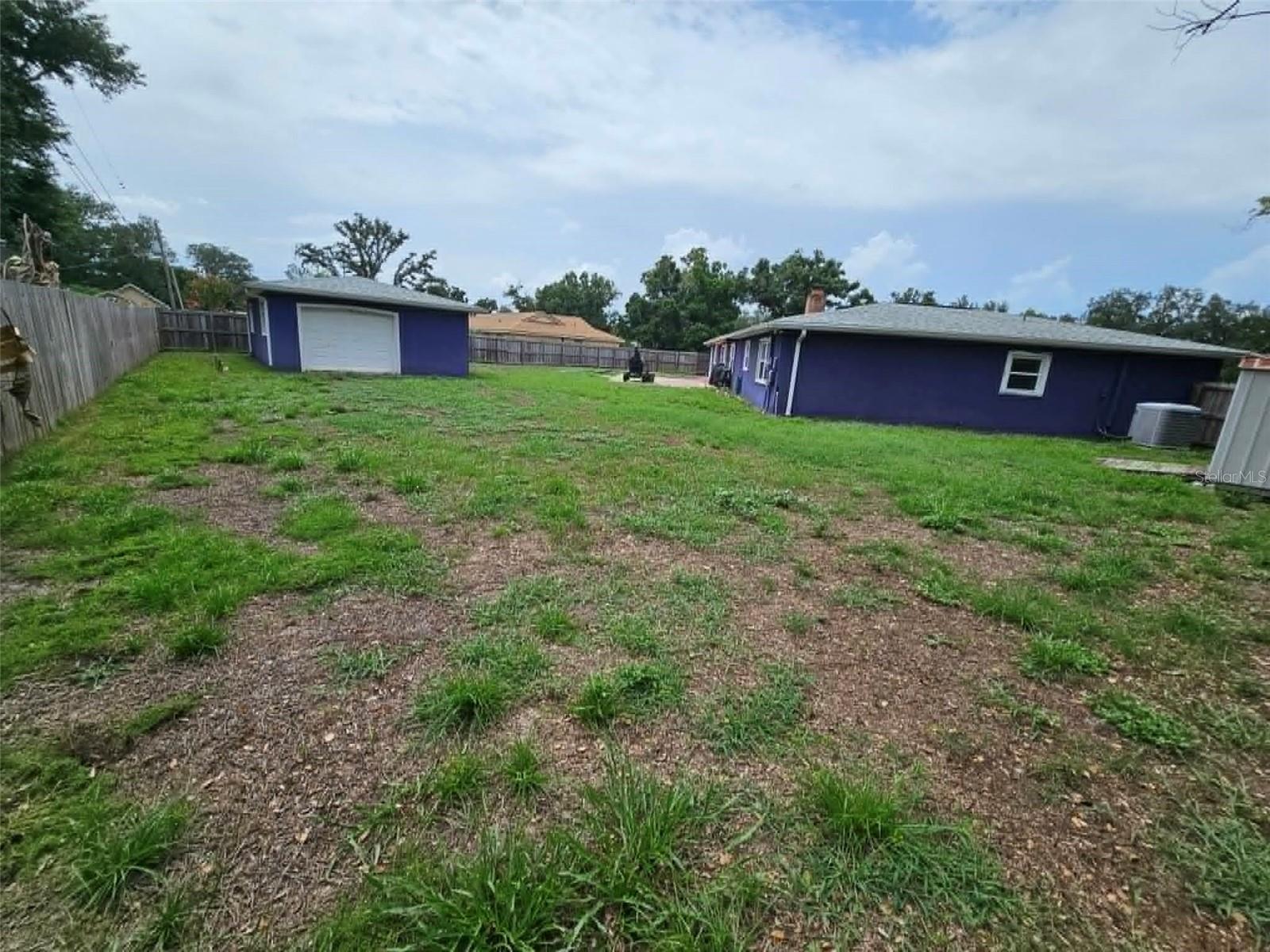 601 GREENBRIAR DR — photo 7