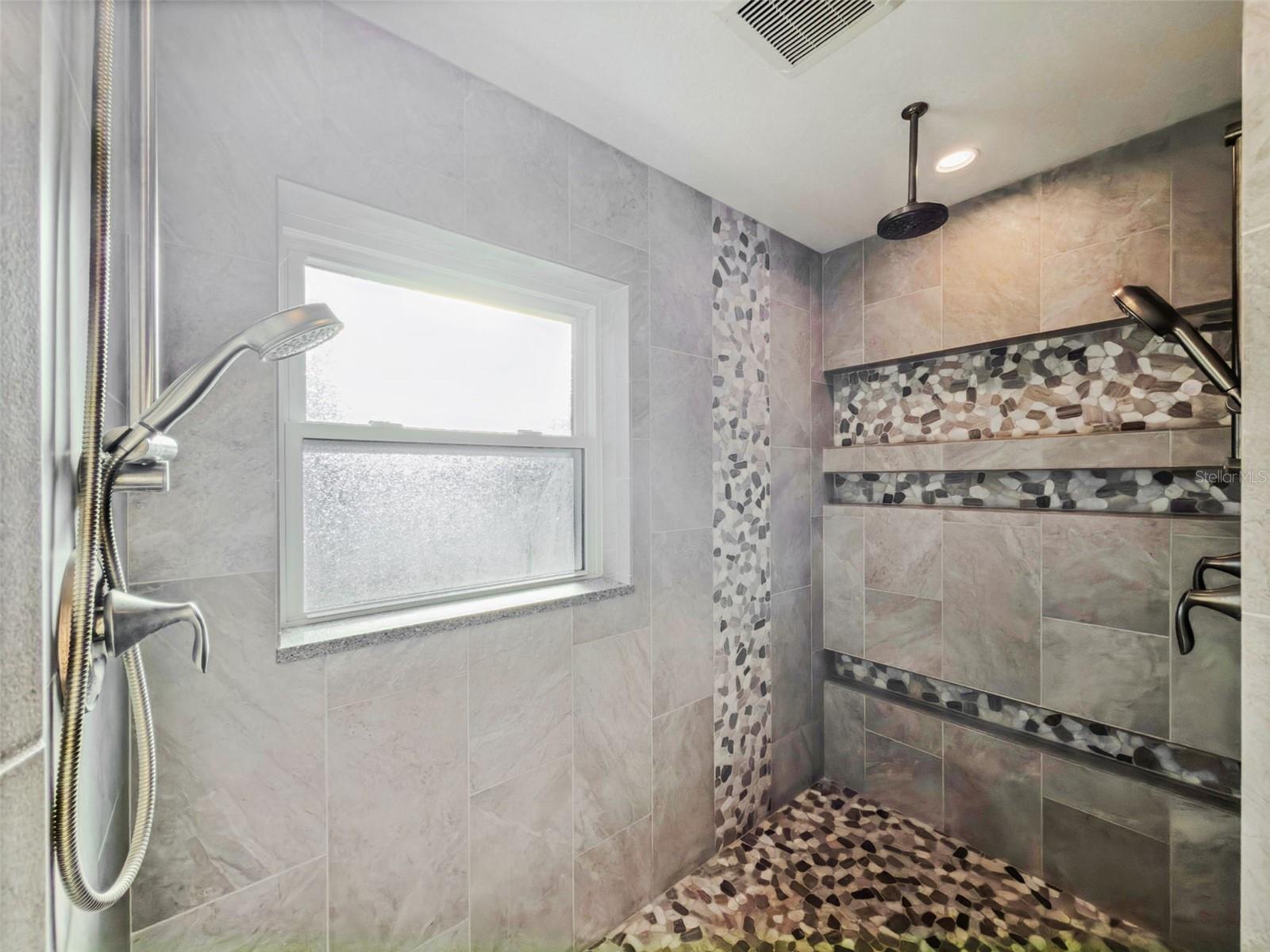 601 GREENBRIAR DR — photo 27