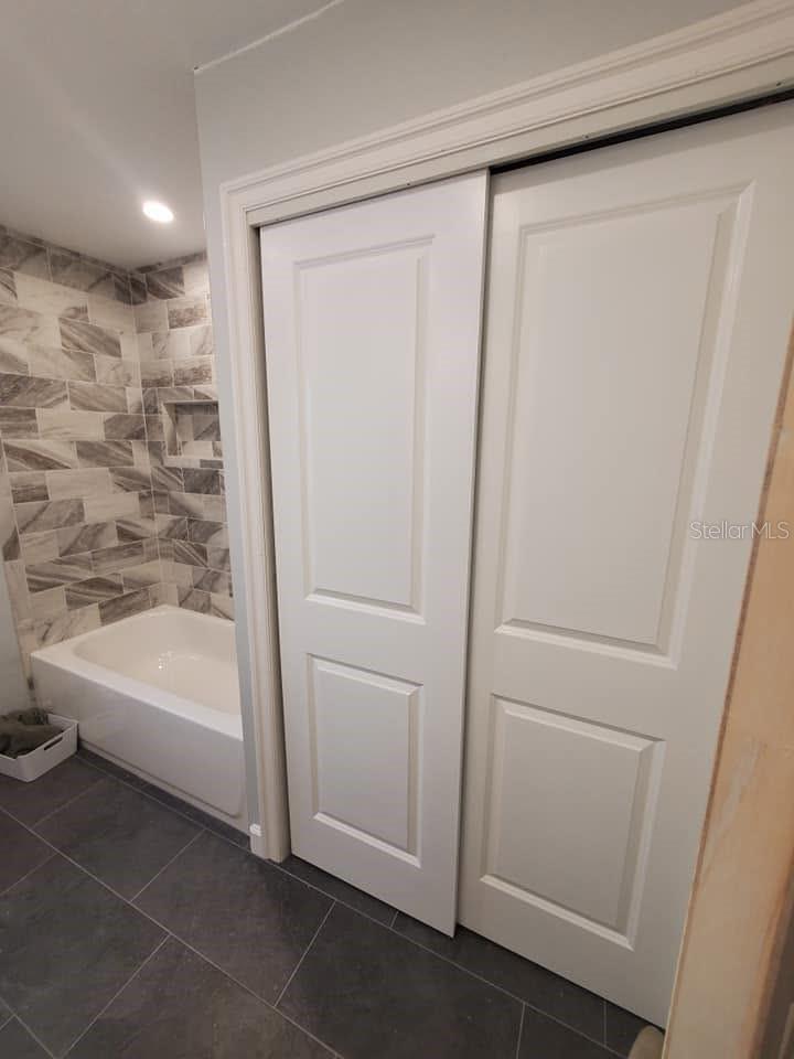 601 GREENBRIAR DR — photo 5