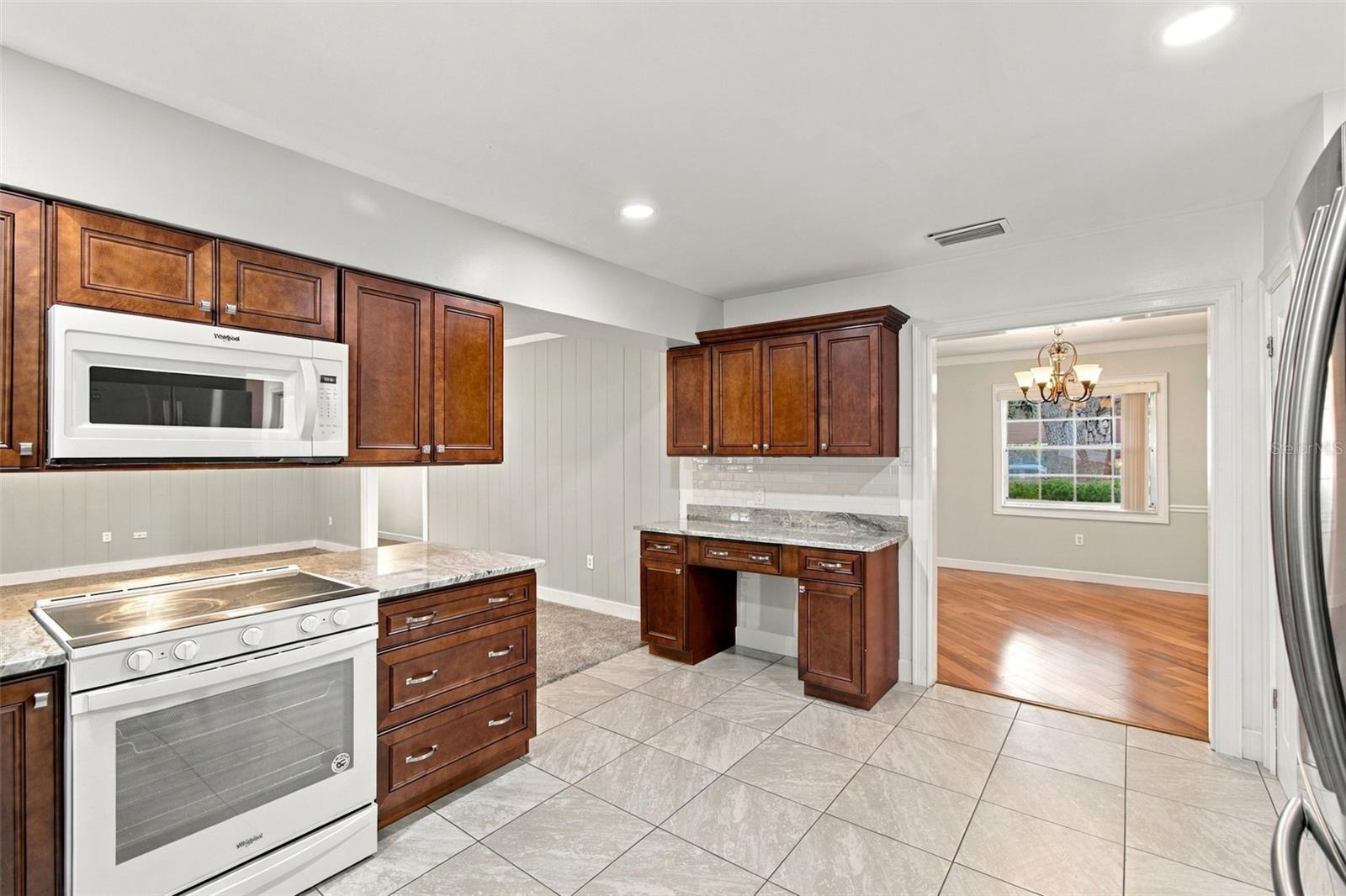 105 ASHBROOK DR — photo 25