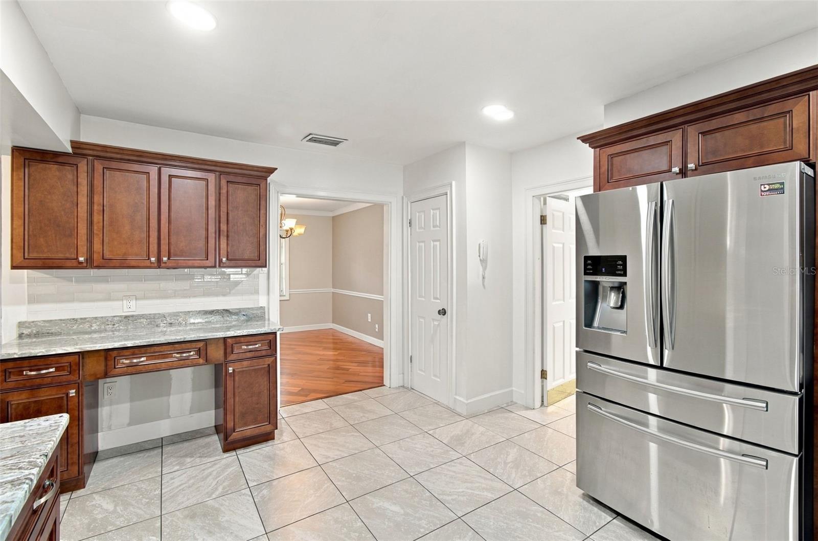 105 ASHBROOK DR — photo 24