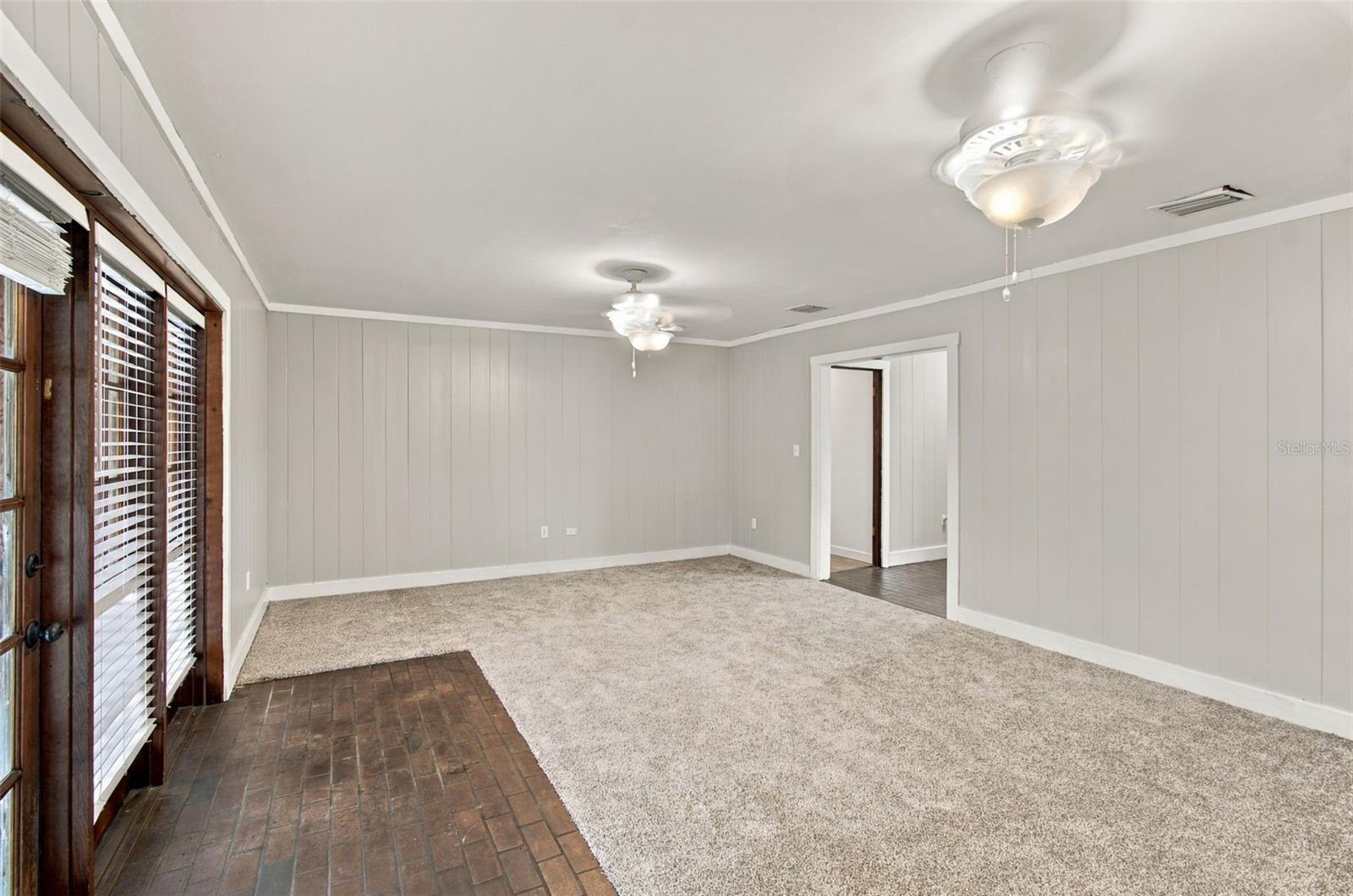 105 ASHBROOK DR — photo 31
