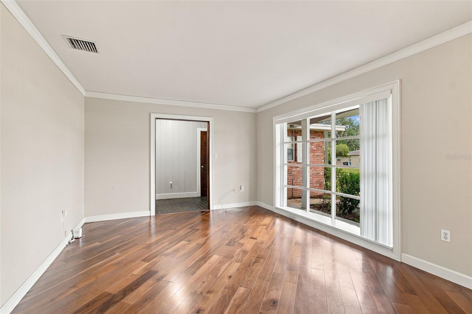 105 ASHBROOK DR — photo 16