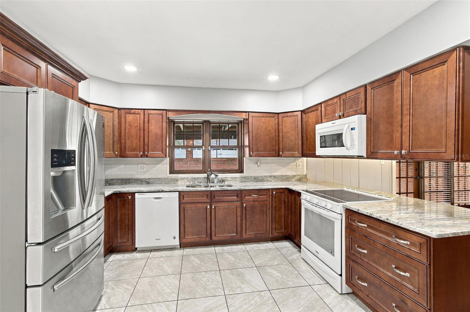 105 ASHBROOK DR — photo 20