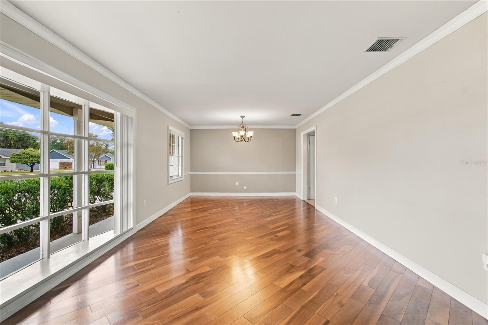 105 ASHBROOK DR — photo 14