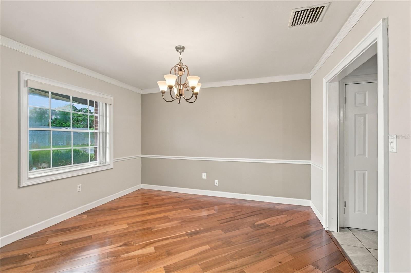 105 ASHBROOK DR — photo 17