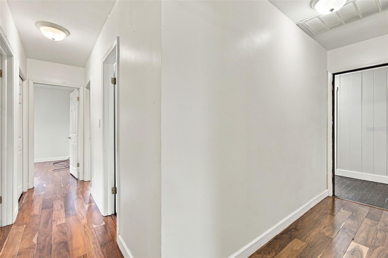 105 ASHBROOK DR — photo 36