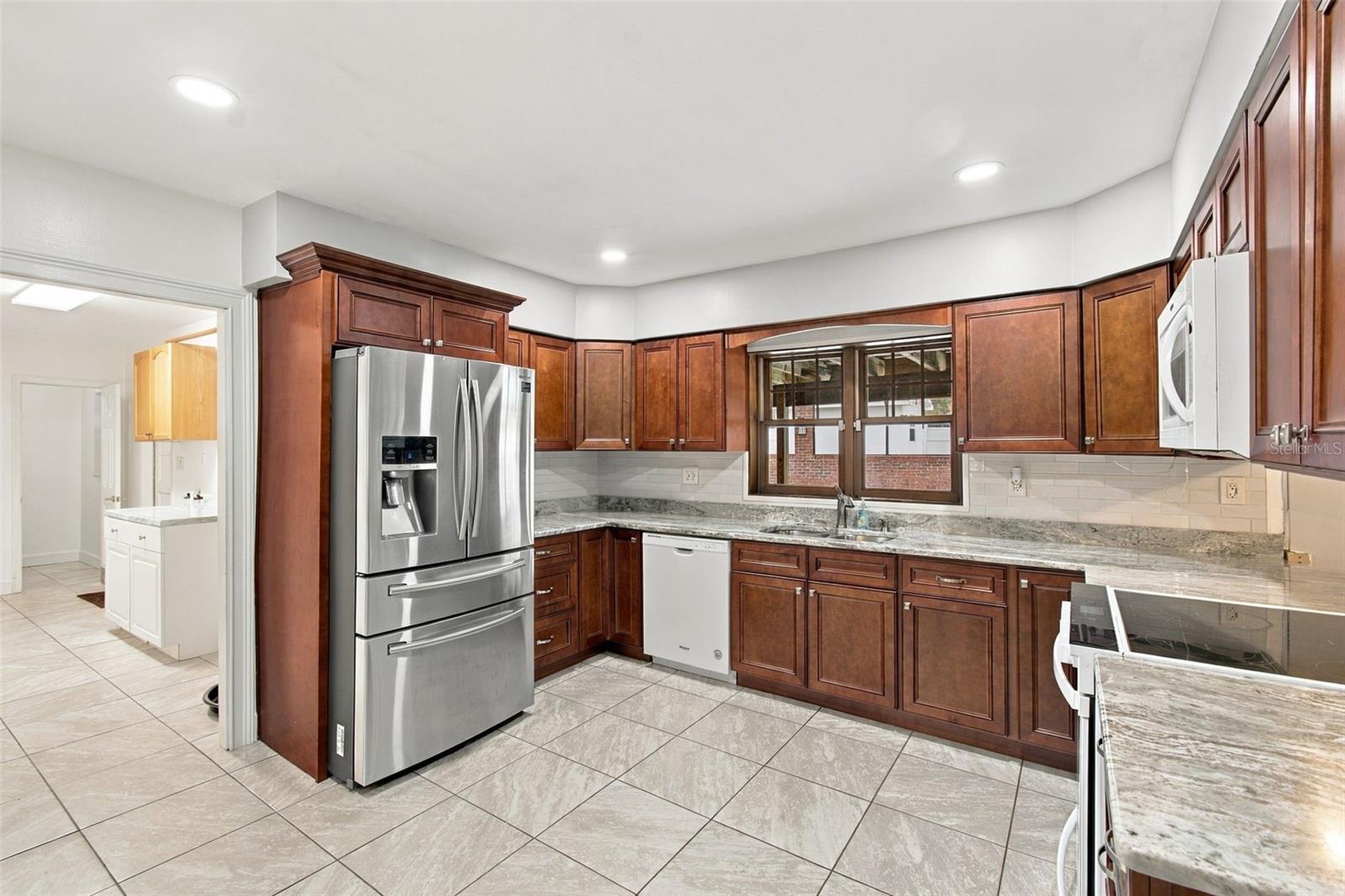 105 ASHBROOK DR — photo 22