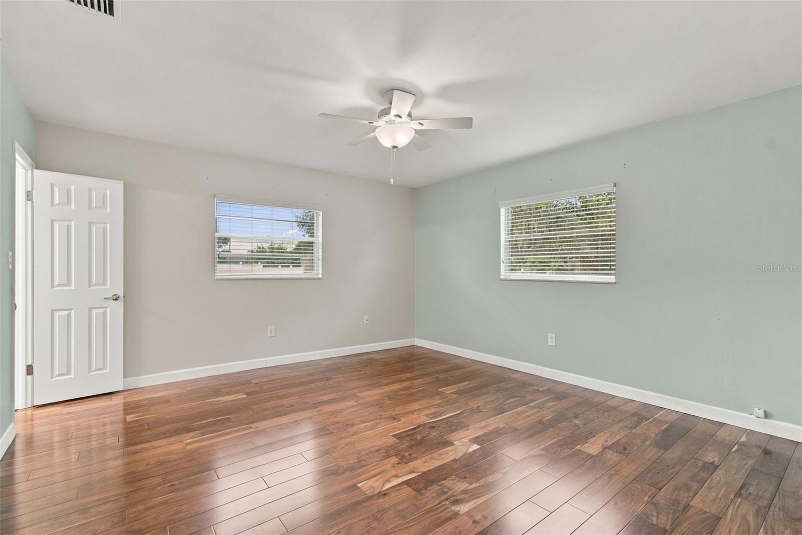 105 ASHBROOK DR — photo 37