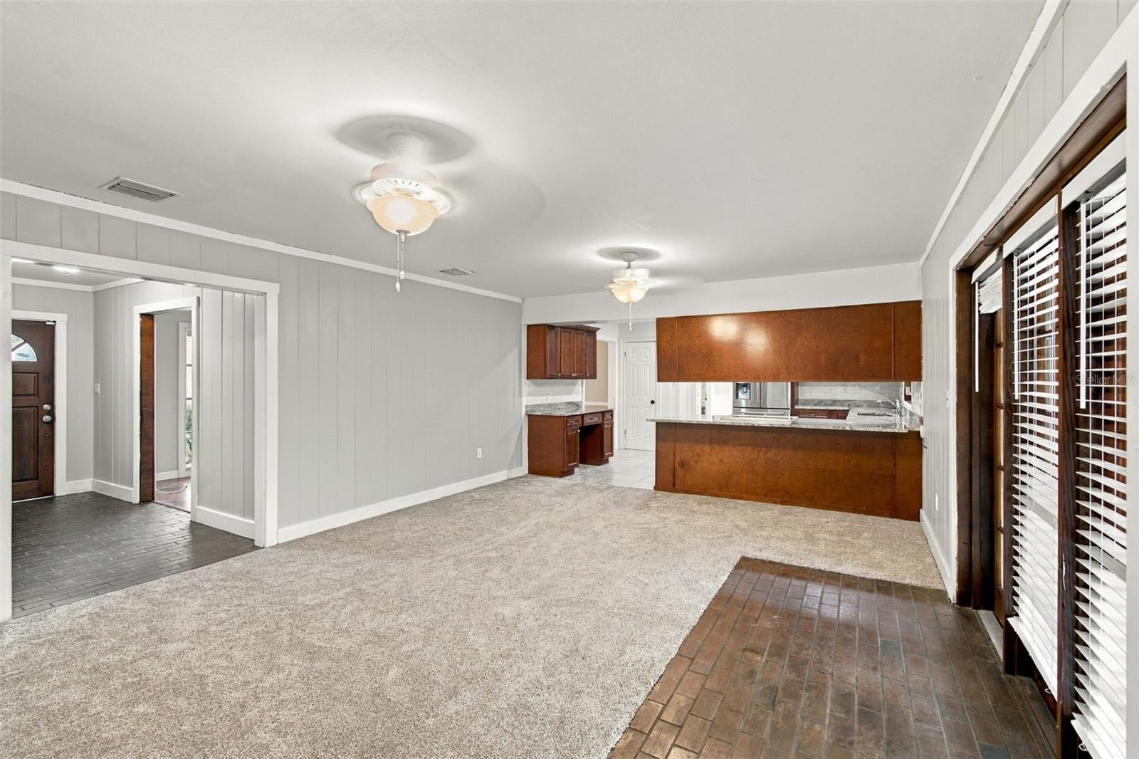 105 ASHBROOK DR — photo 33