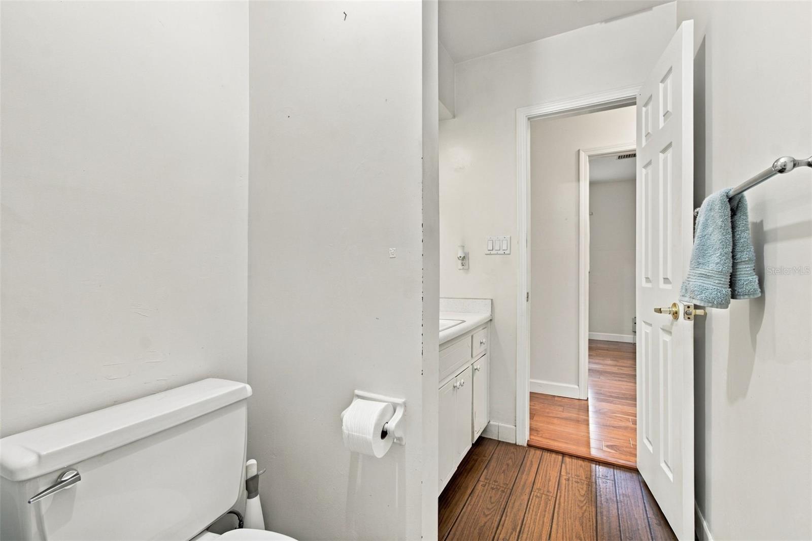 105 ASHBROOK DR — photo 43