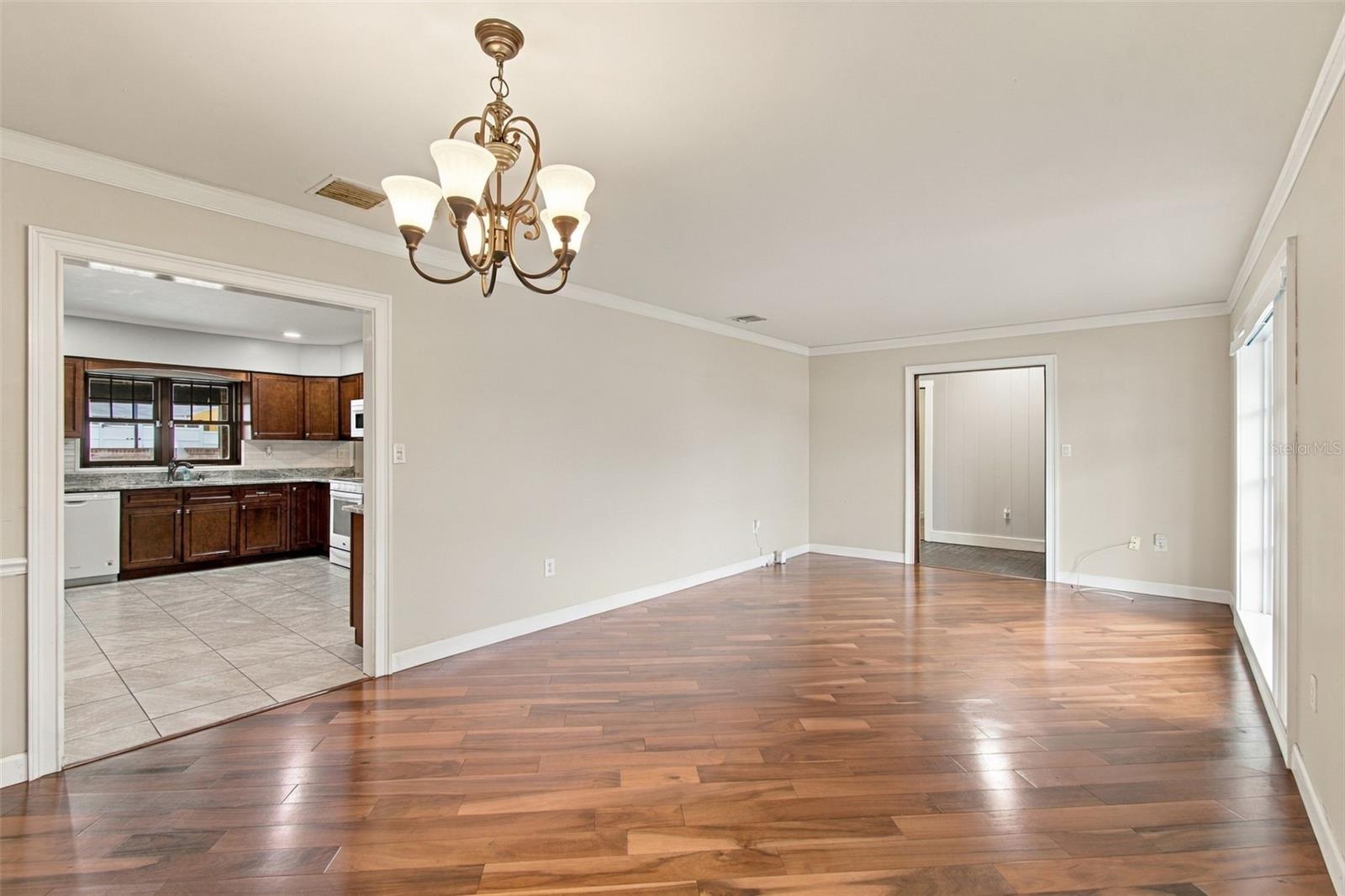 105 ASHBROOK DR — photo 18
