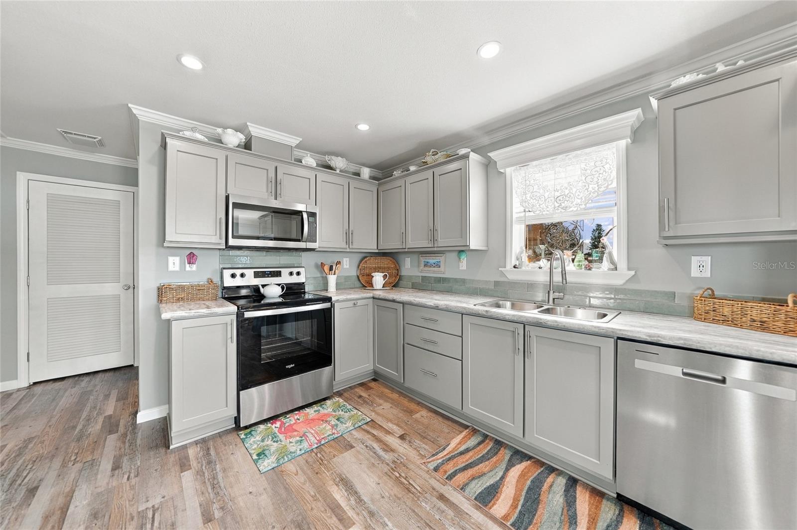 734 BLACKBURN BLVD — photo 6