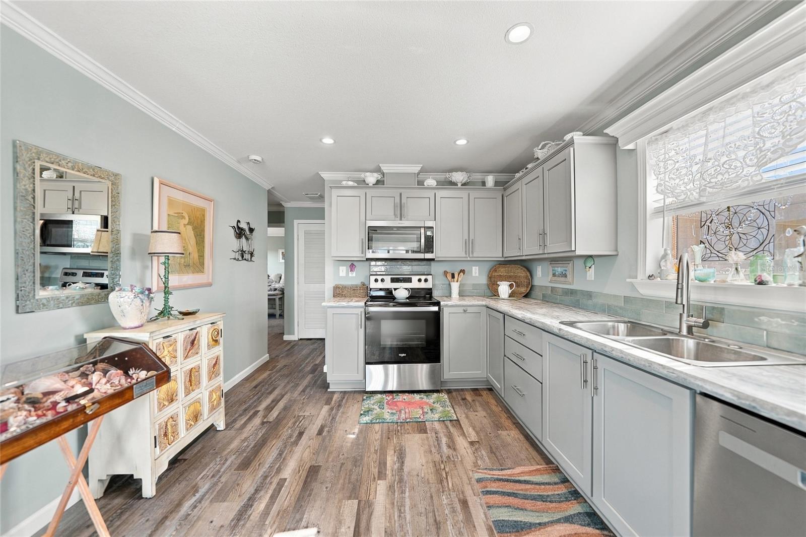 734 BLACKBURN BLVD — photo 9