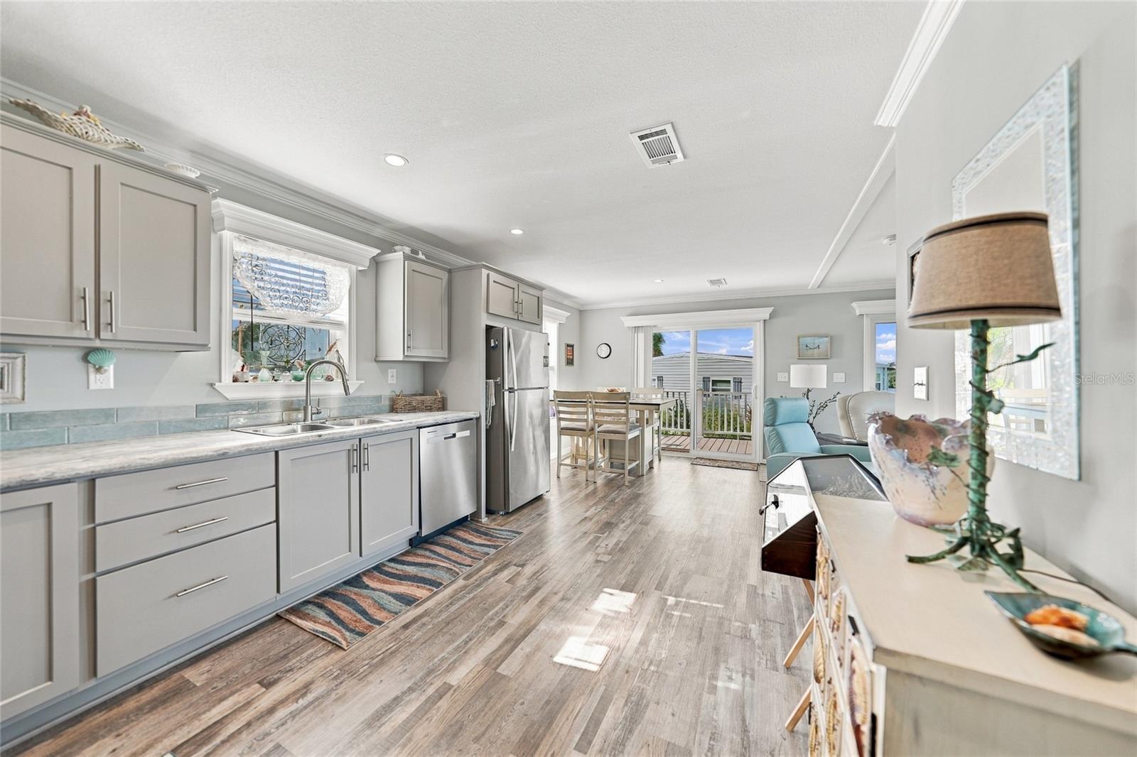 734 BLACKBURN BLVD — photo 8