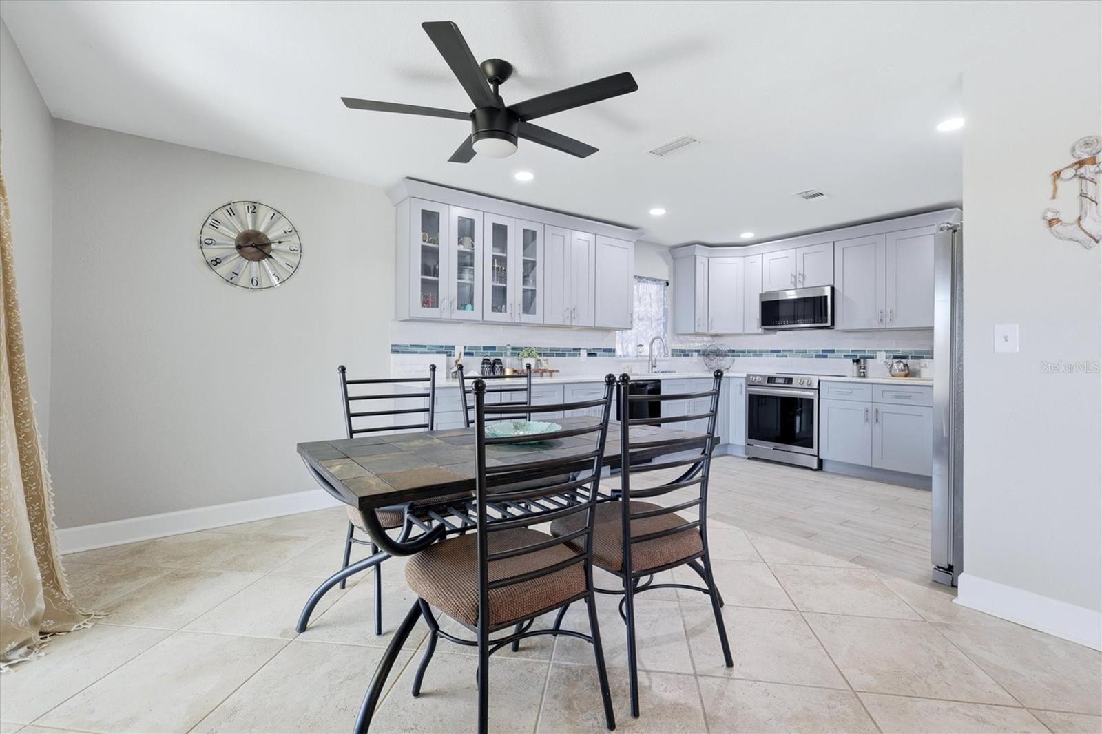 13625 VERONICA DR — photo 17