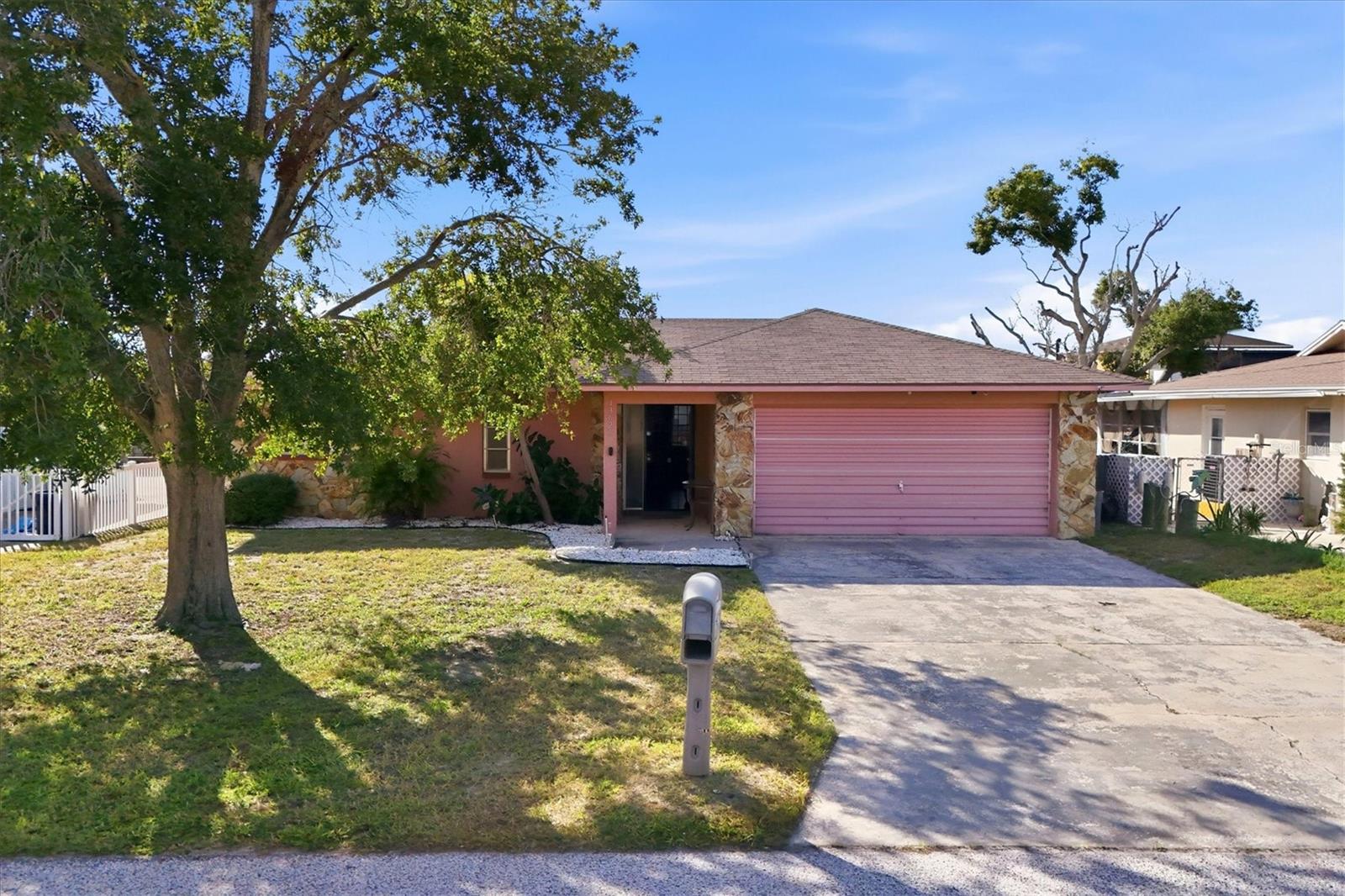 13625 VERONICA DR — photo 2