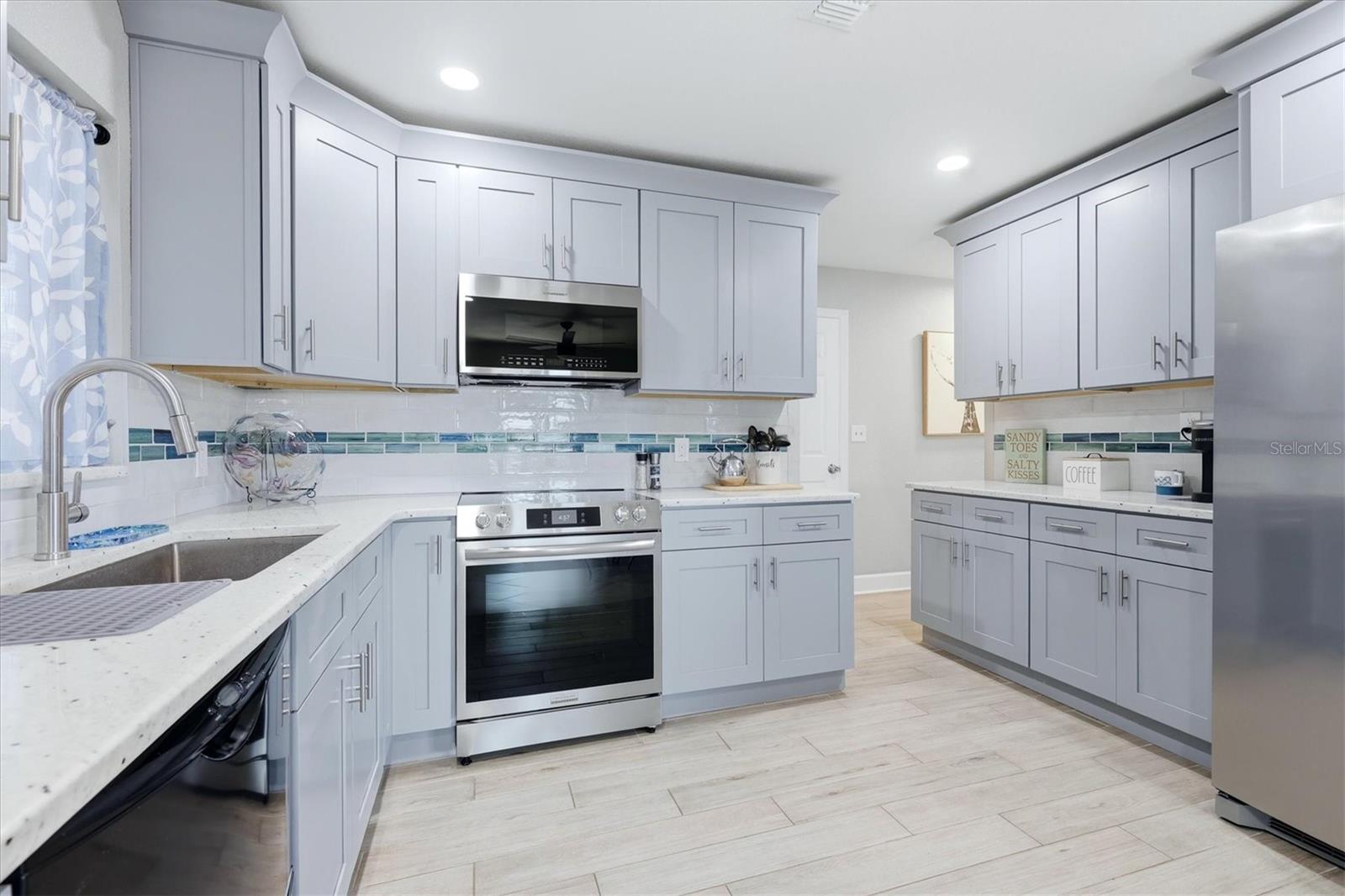 13625 VERONICA DR — photo 20