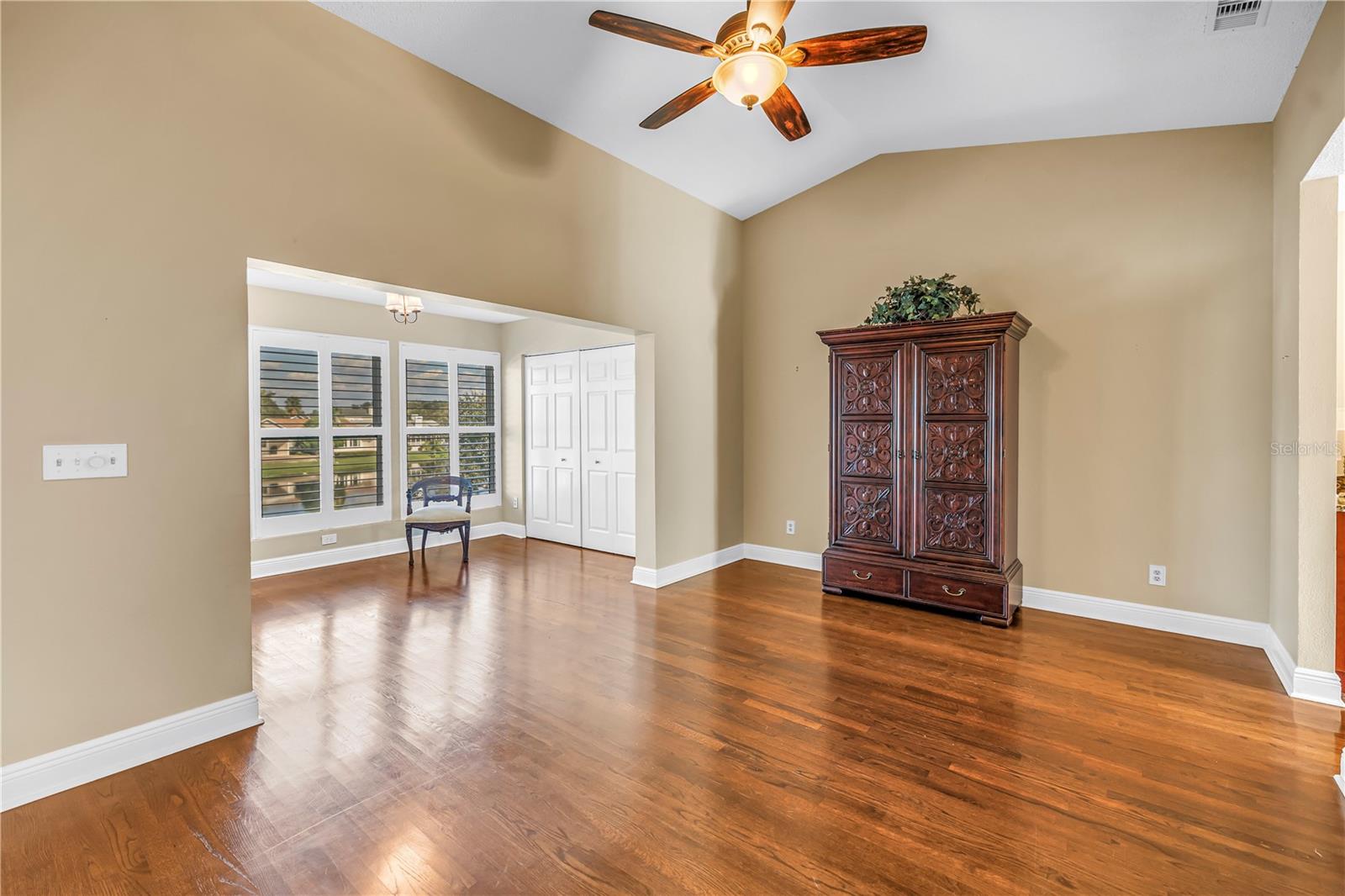 868 GLADES CT NE — photo 10