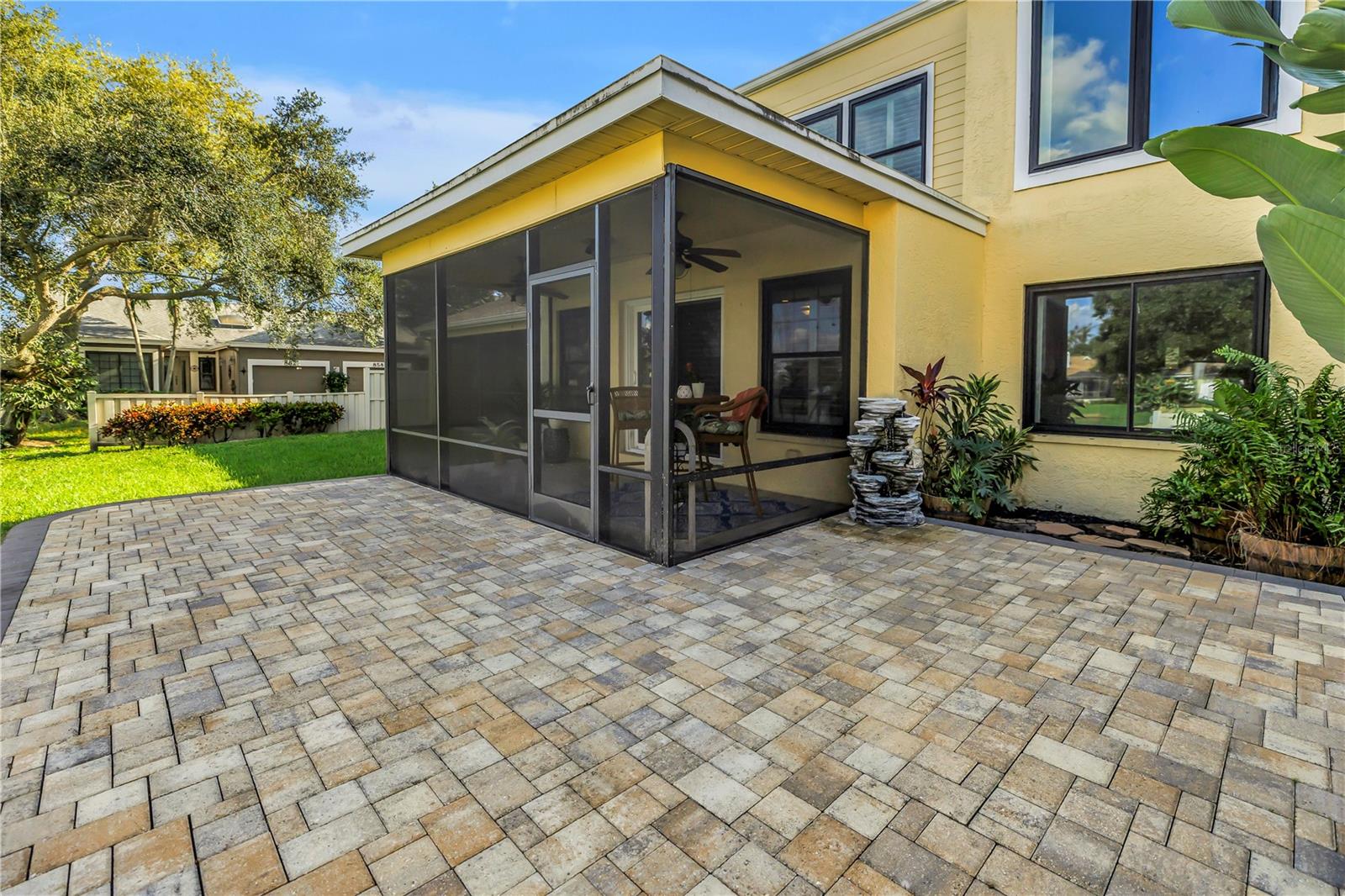 868 GLADES CT NE — photo 15