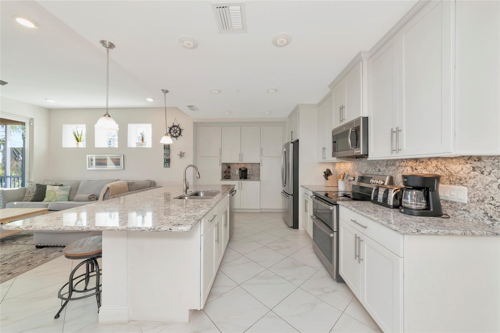 395 ARUBA CIR #203 — photo 11