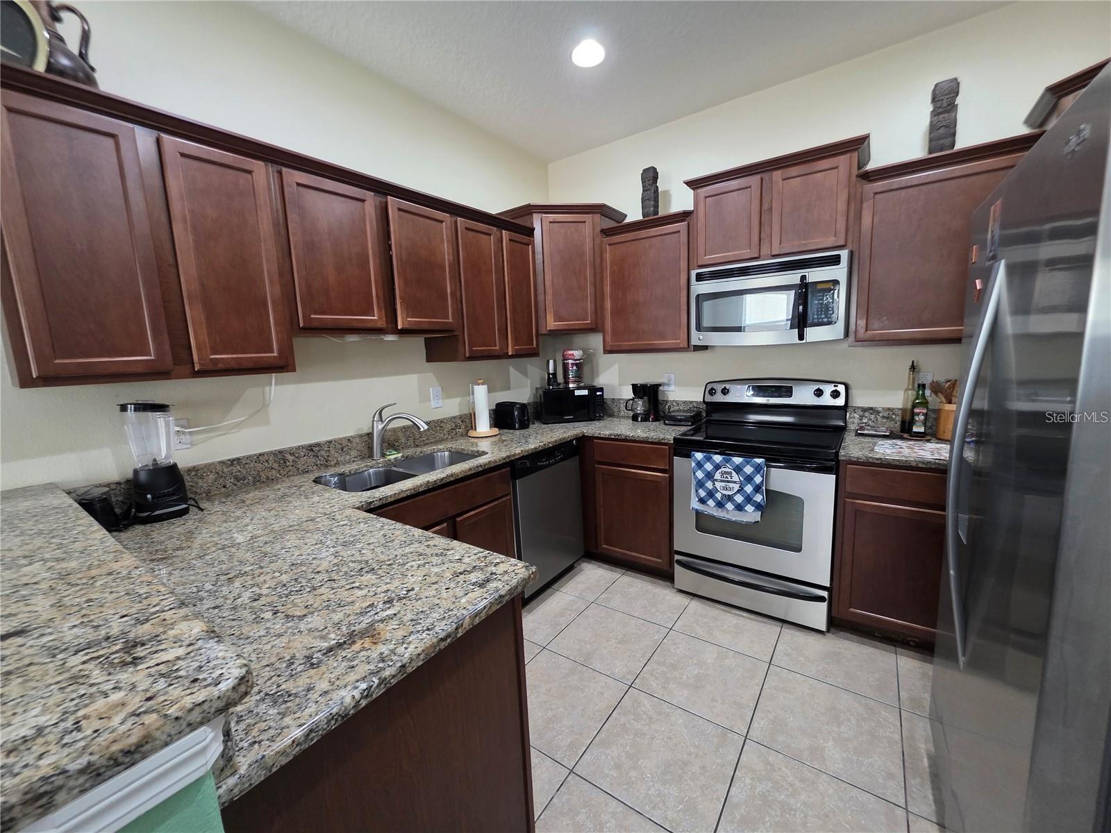 37611 GEORGINA TER — photo 14