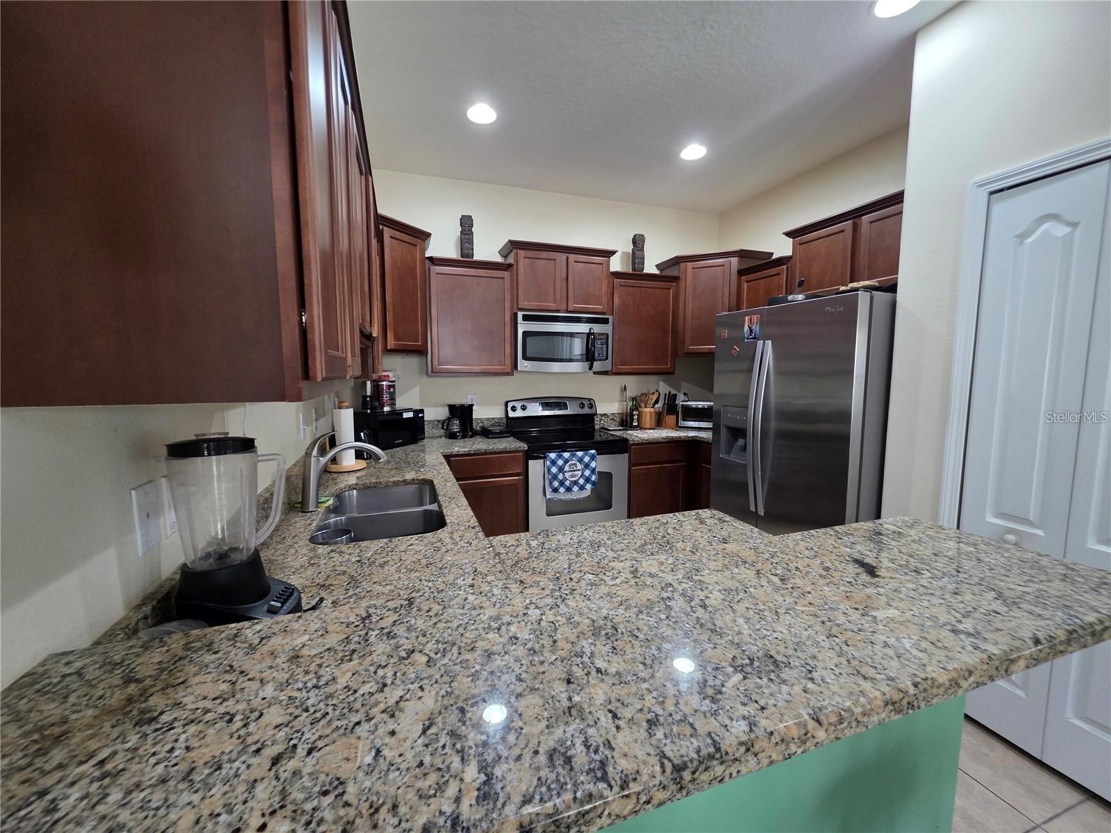37611 GEORGINA TER — photo 13