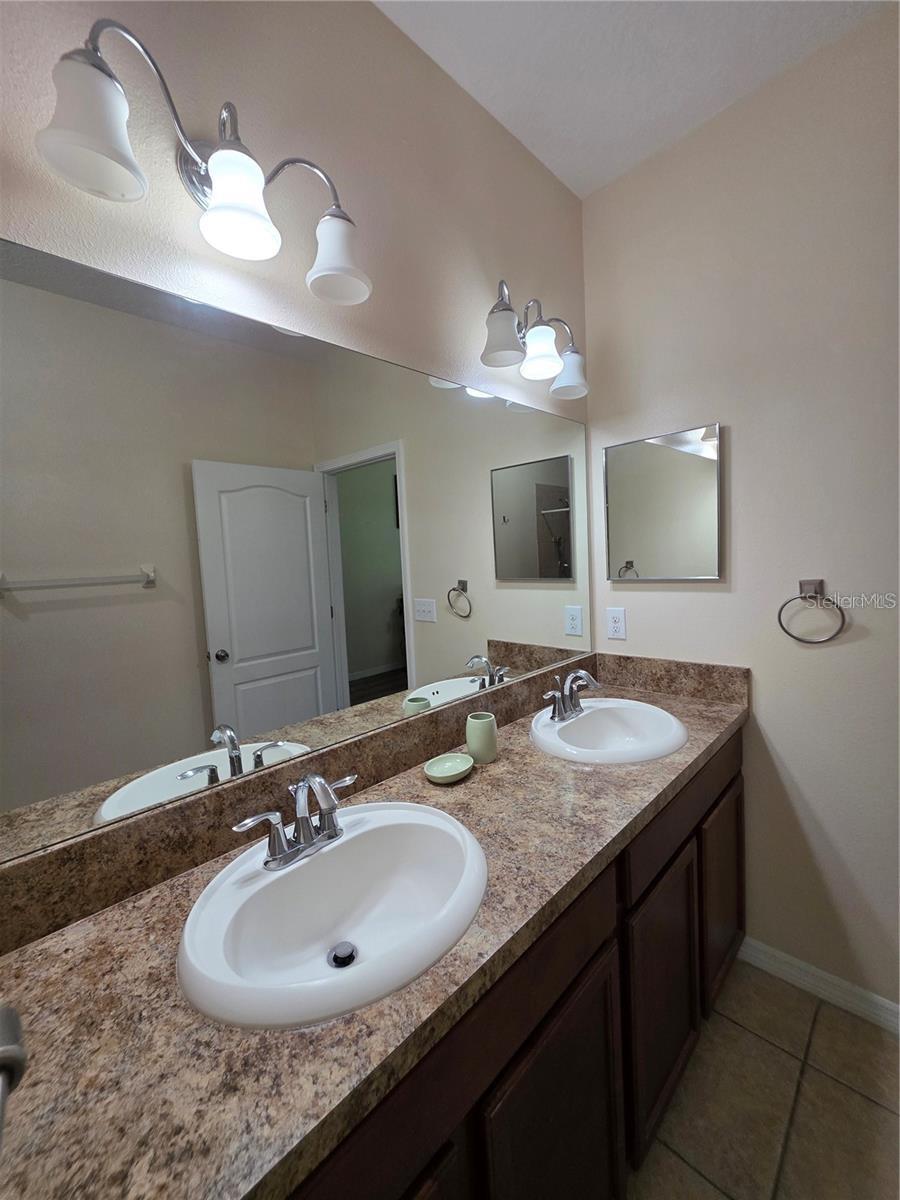 37611 GEORGINA TER — photo 24