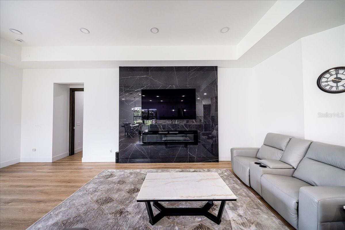 498 VENTURA ST — photo 35