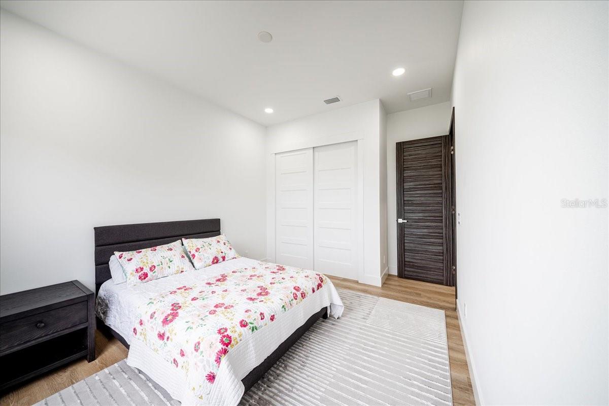 498 VENTURA ST — photo 19
