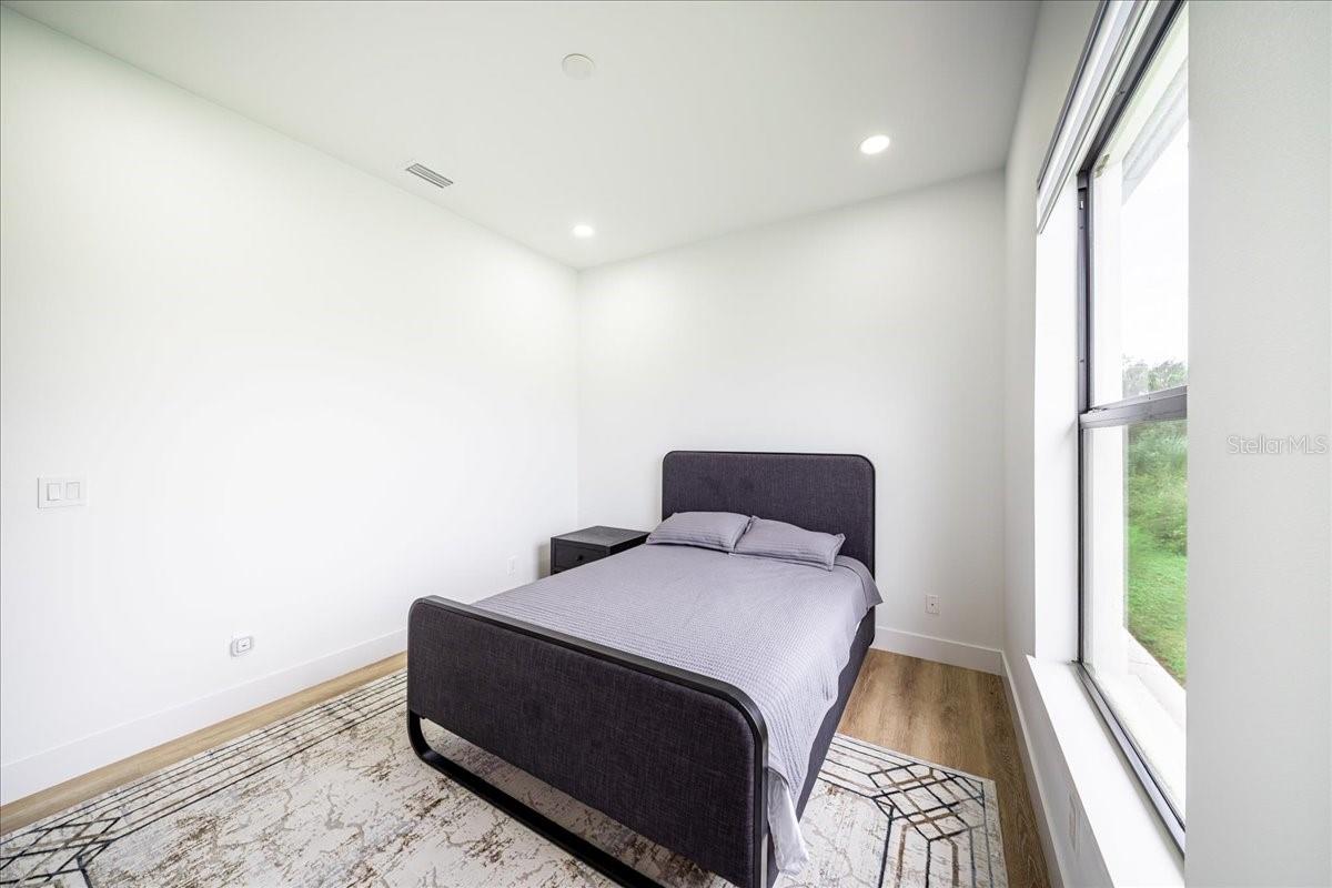 498 VENTURA ST — photo 23