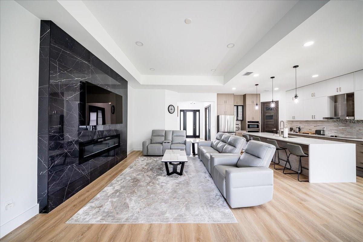 498 VENTURA ST — photo 34
