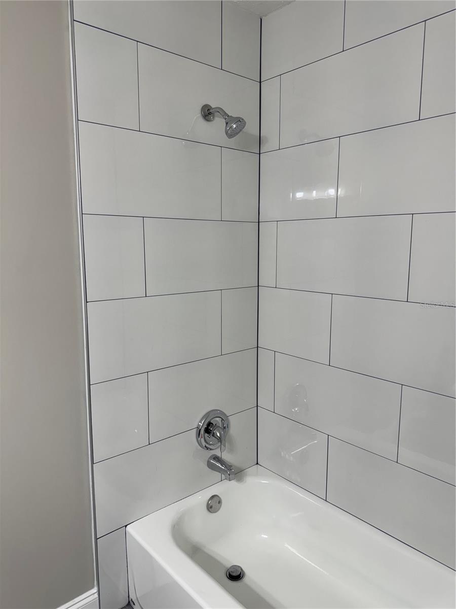 609 AVOCADO DR — photo 9