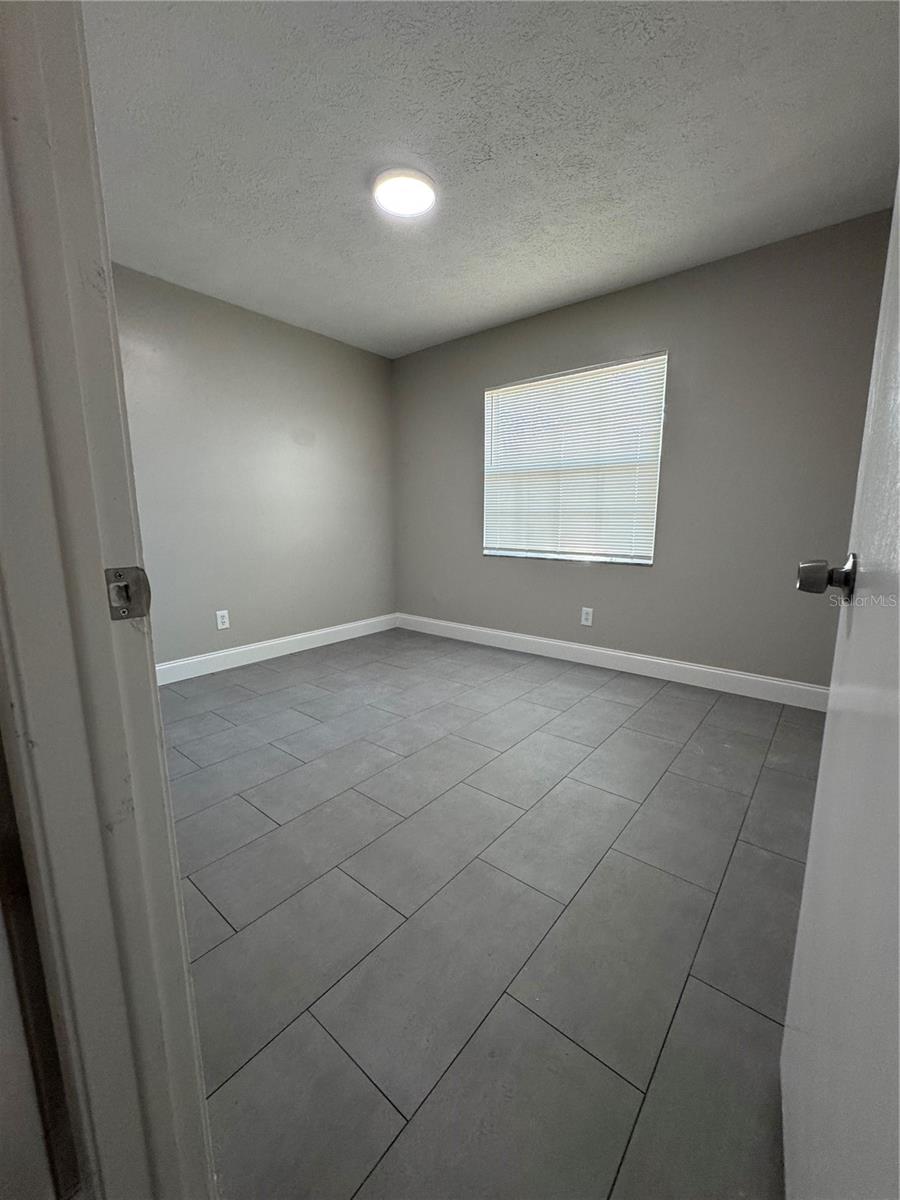 609 AVOCADO DR — photo 12