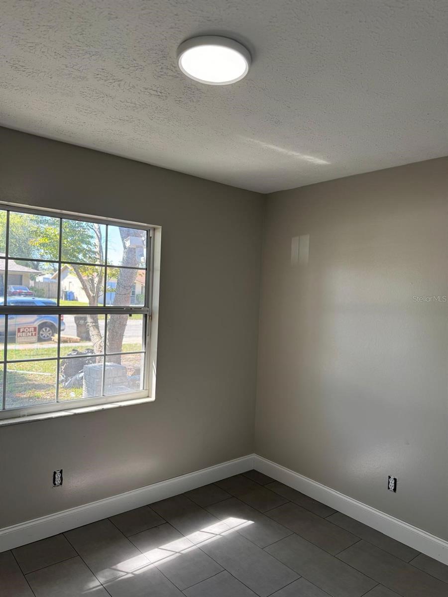 609 AVOCADO DR — photo 15