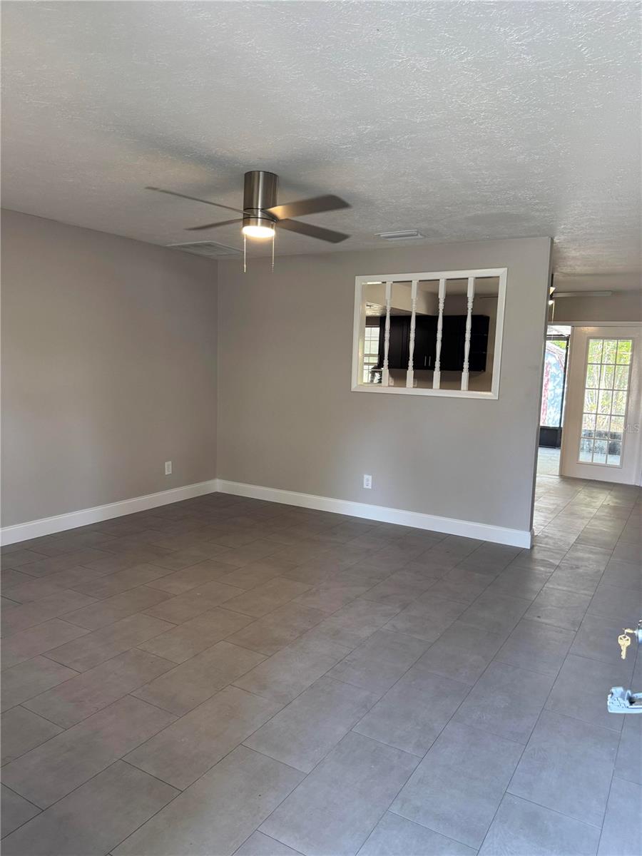 609 AVOCADO DR — photo 16