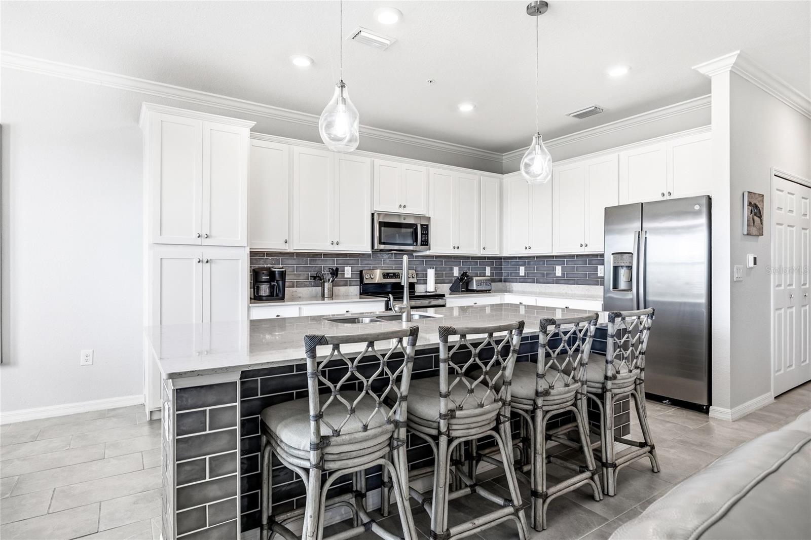 18008 GAWTHROP DR #402 — photo 7