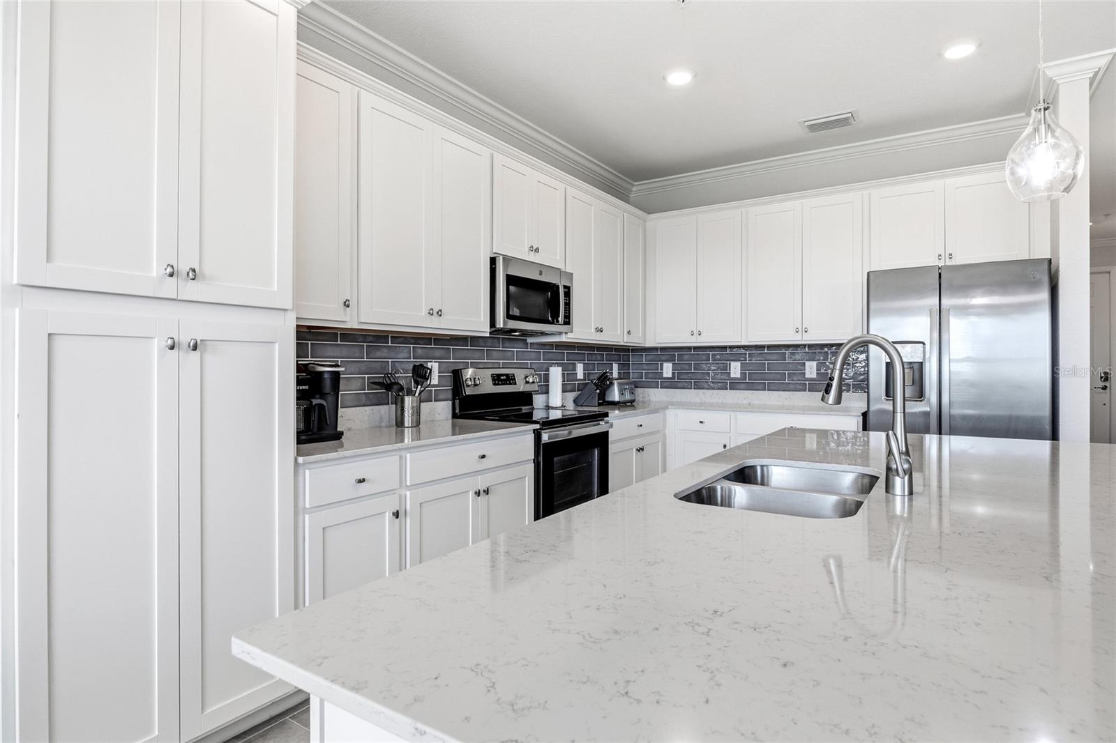 18008 GAWTHROP DR #402 — photo 9