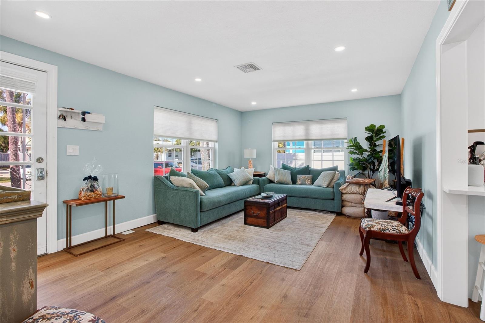 741 LANTANA AVE — photo 2