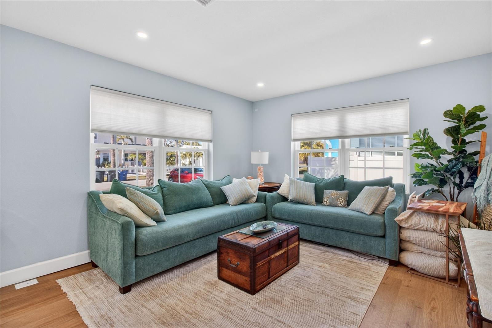 741 LANTANA AVE — photo 5