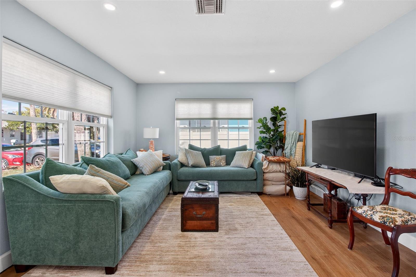 741 LANTANA AVE — photo 3
