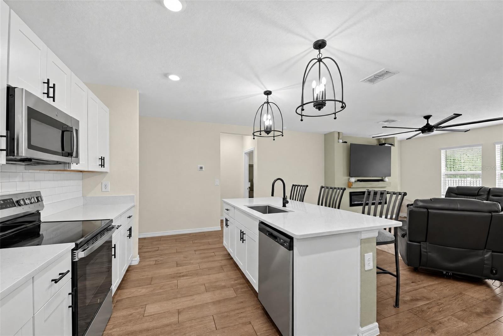 4974 EAGLE ROCK DR — photo 10