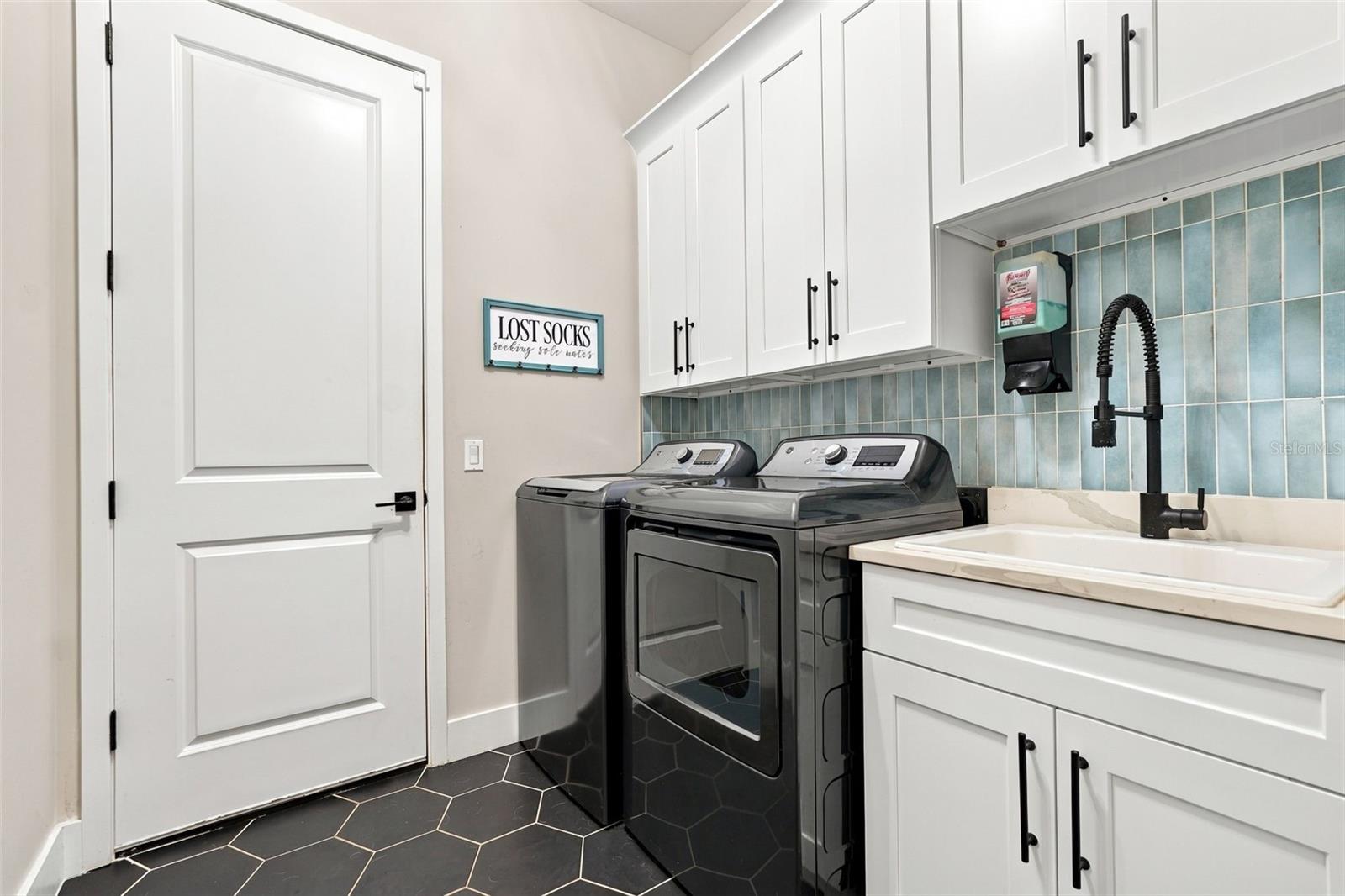 3946 COUNTRY VIEW DR — photo 42