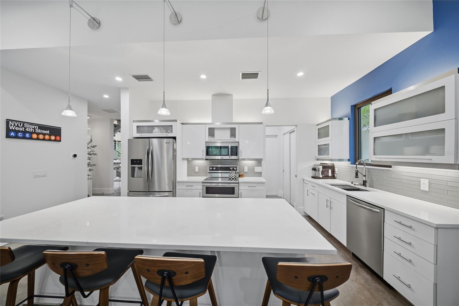 2476 FLOYD ST — photo 9