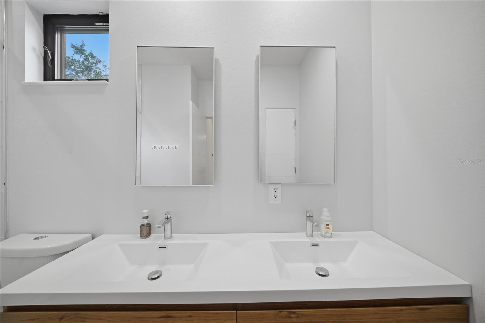 2476 FLOYD ST — photo 42