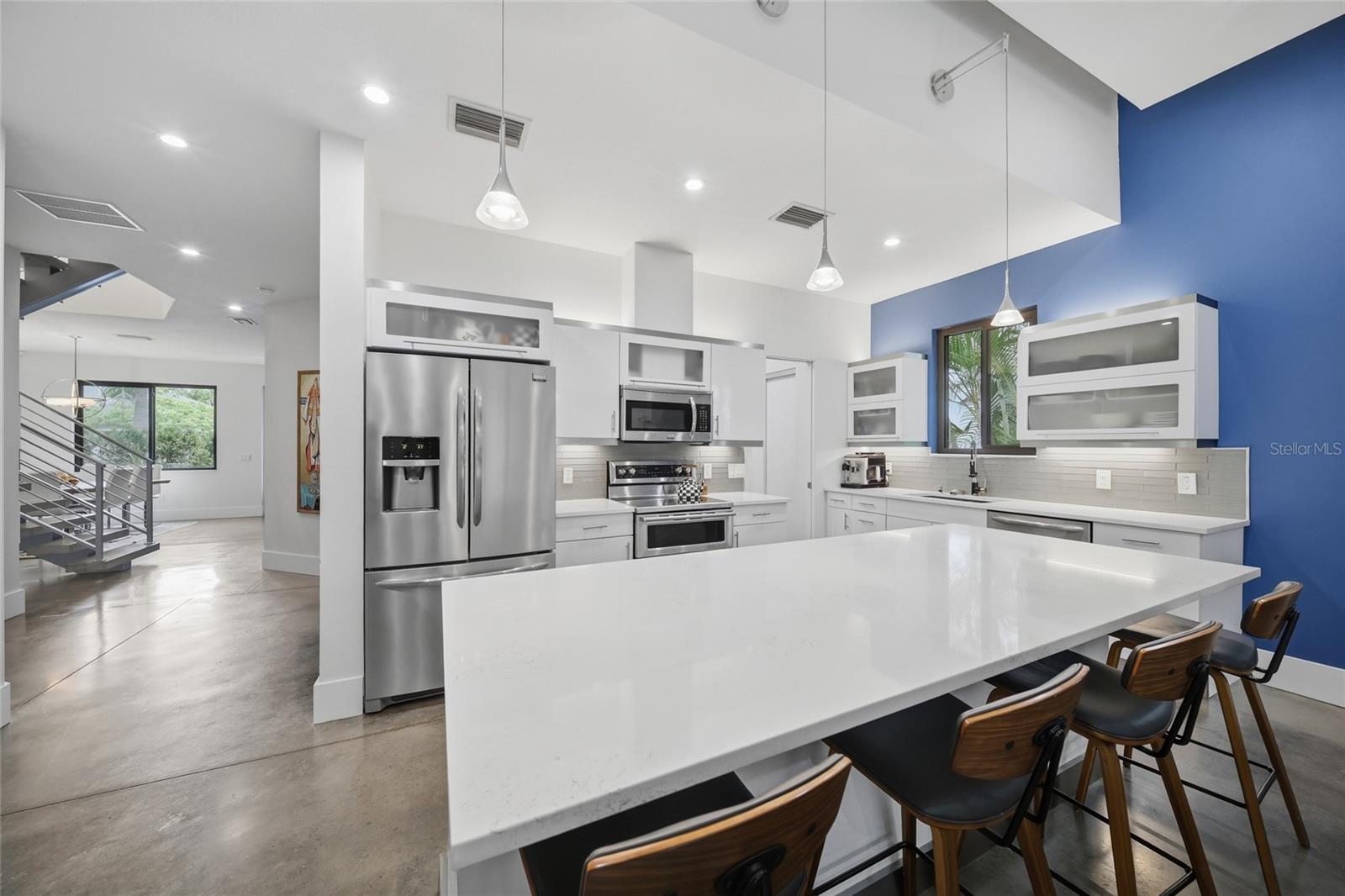 2476 FLOYD ST — photo 8