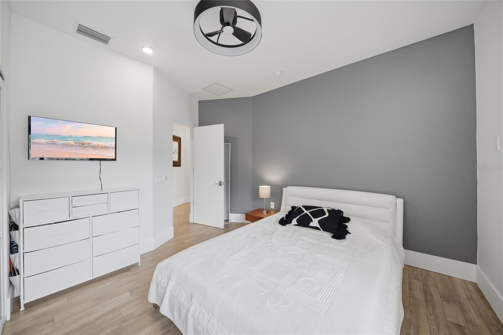 2476 FLOYD ST — photo 36